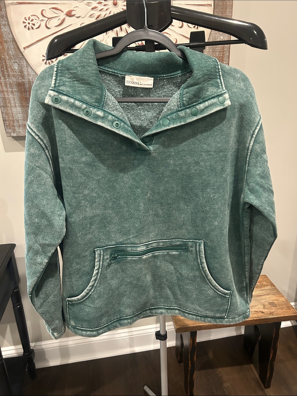 Zenana Outfitters like new! Green acid Washed Pullover fleece Jacket